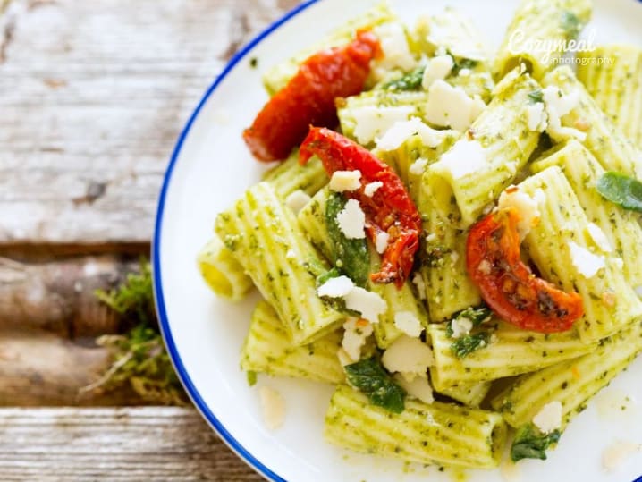 pasta with pesto and sun dried tomatoes