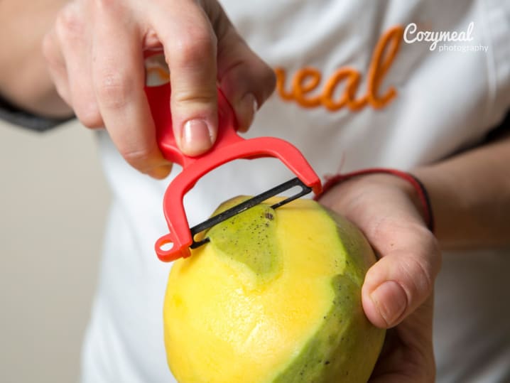 peeling mango