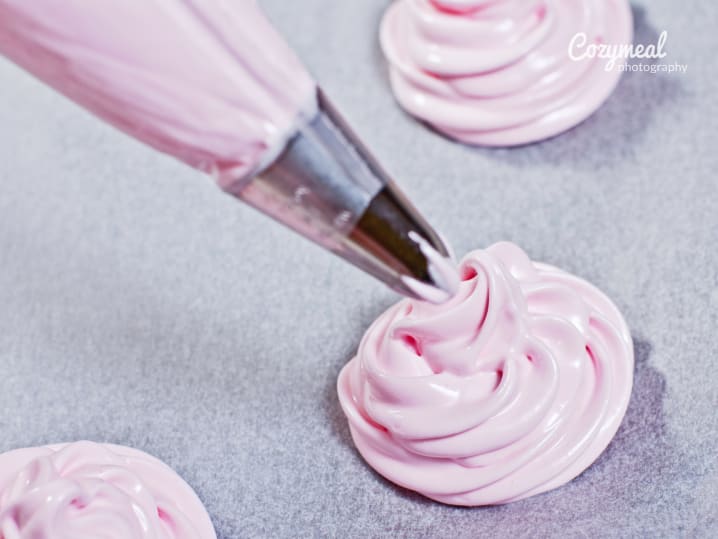 piping Meringue