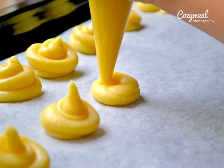piping profiteroles