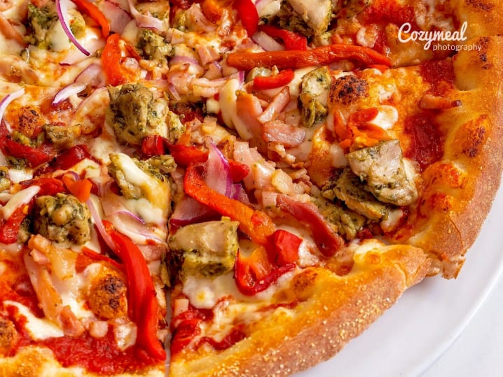 pizza with peppers and artichoke
