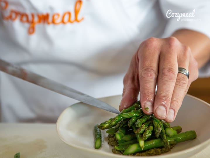 plating asparagus