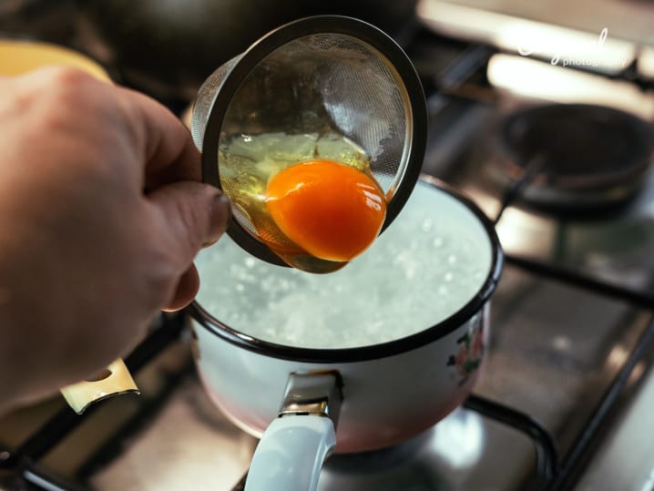 poaching an egg