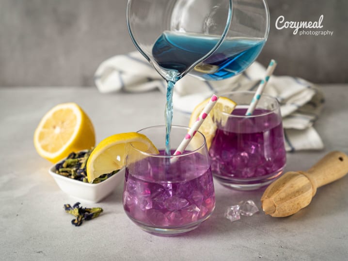 pouring Color Changing Lemonade