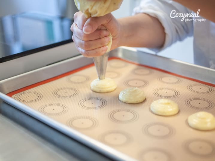 preparing cream puffs