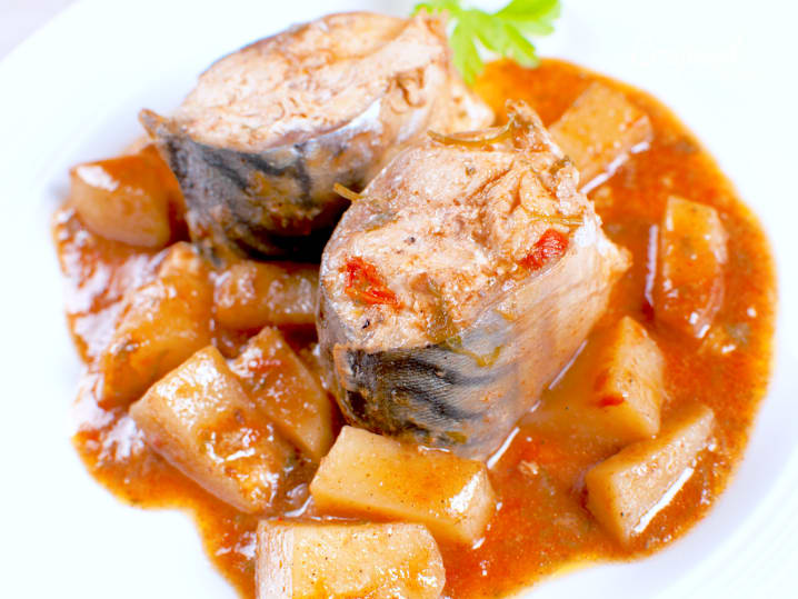 fish entomatado with potatoes