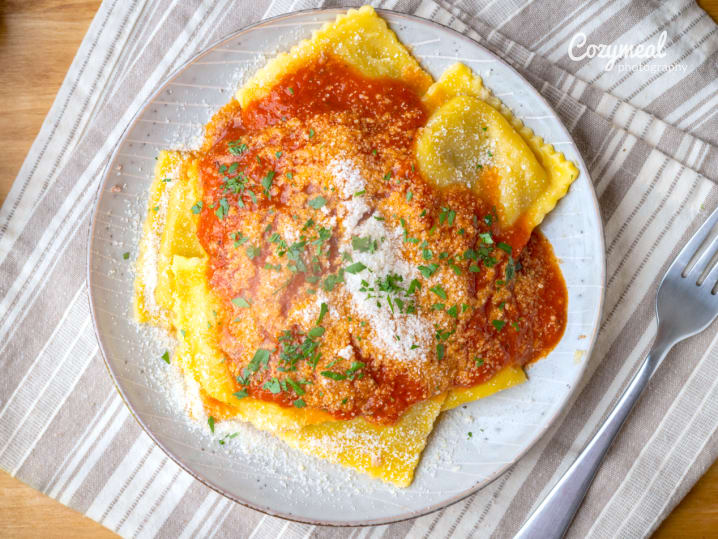 herb ricotta ravioli with tomato sauce