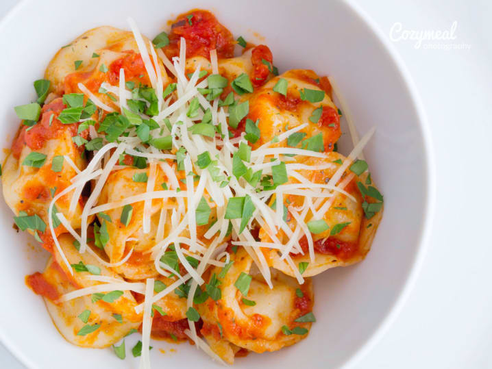 ravioli with tomato and basil sauce