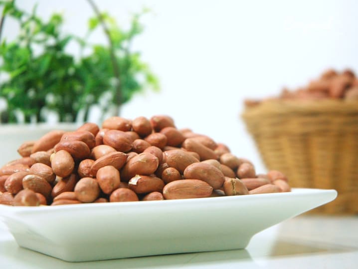 raw peanuts