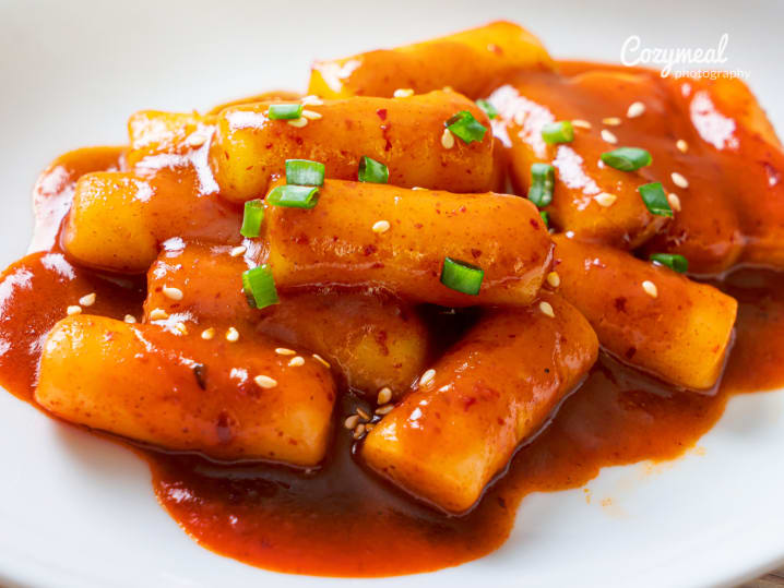 rice cakes with spicy sauce