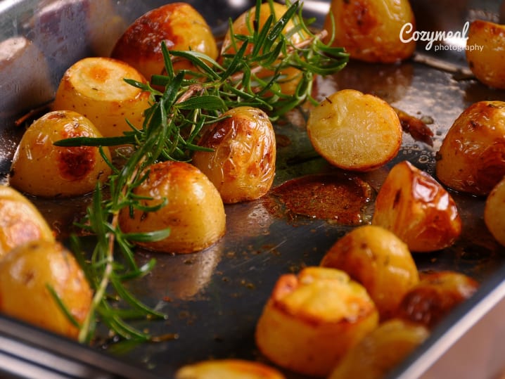 roasting potatoes with rosemary