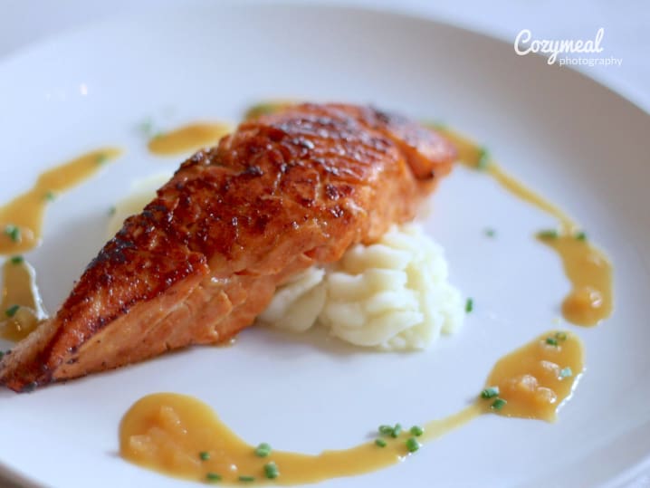 salmon with califlower puree