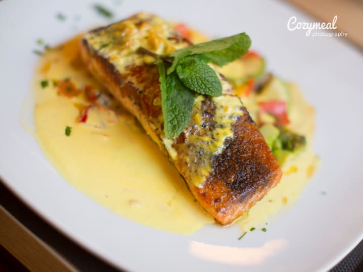 salmon with white wine sauce