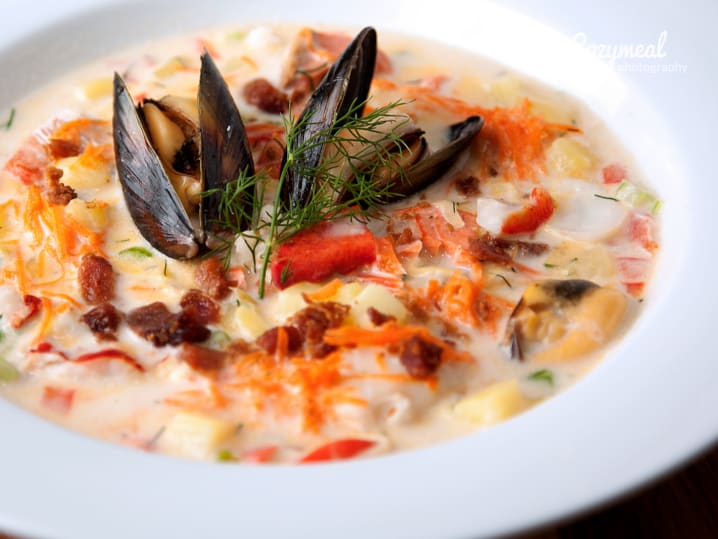 seafood chowder with mussels and shrimp