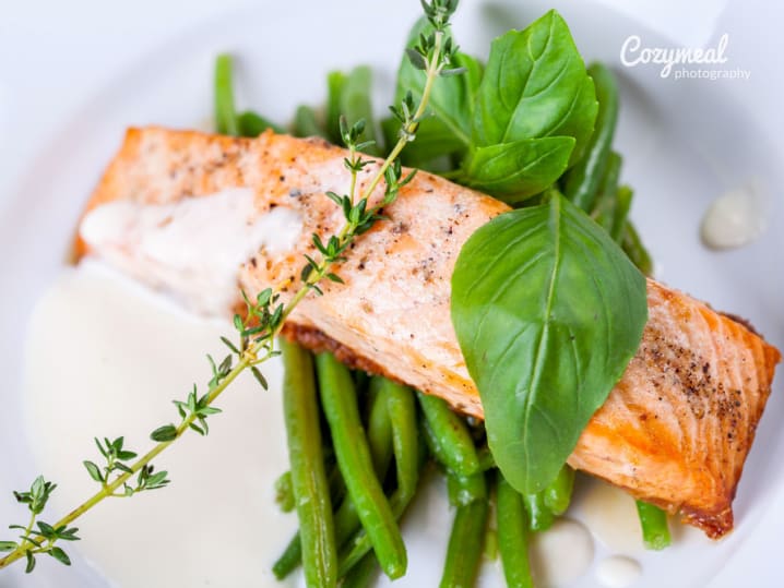 seared salmon with green beans