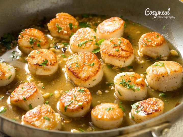 searing scallops in a pan