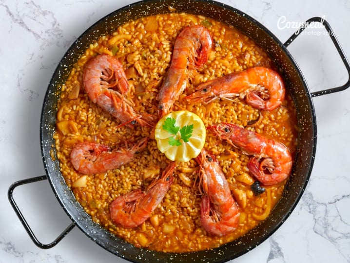 shrimp or prawn paella
