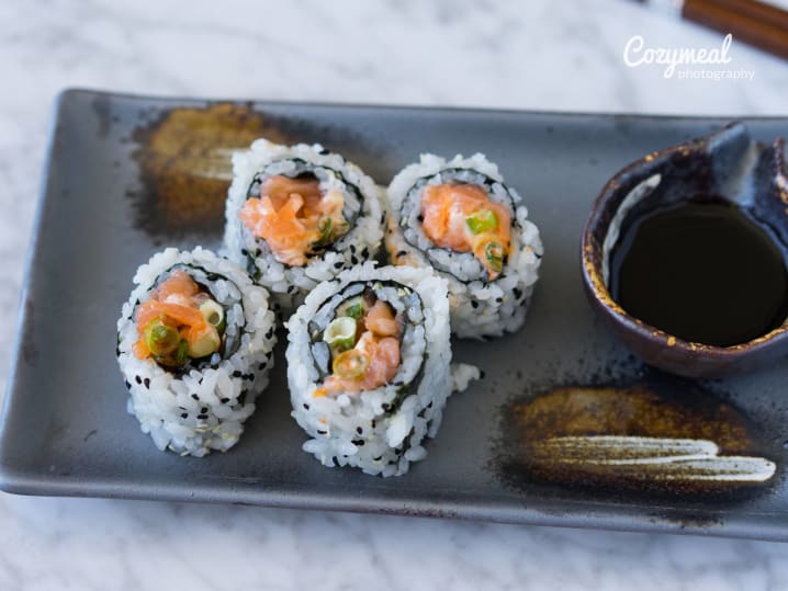 spicy salmon roll