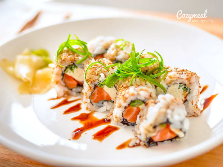 maki rolls with avocado and salmon