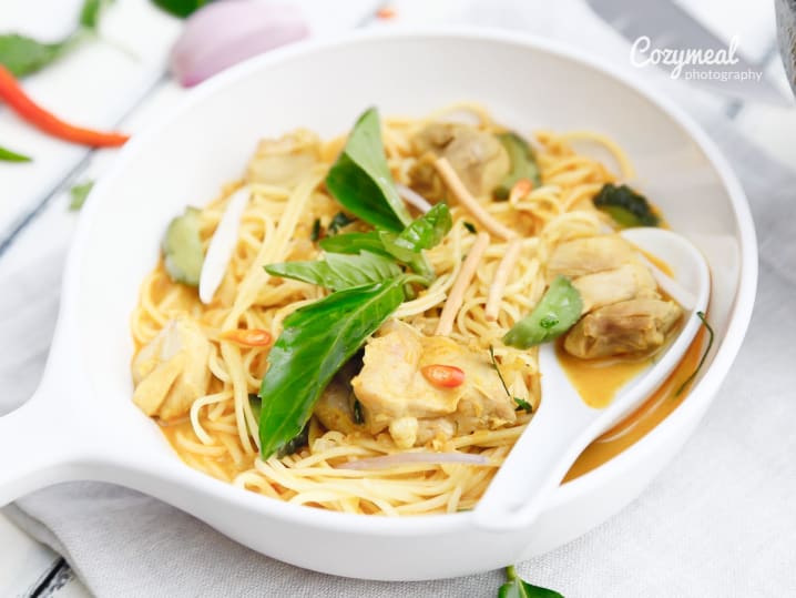 thai curry noodles