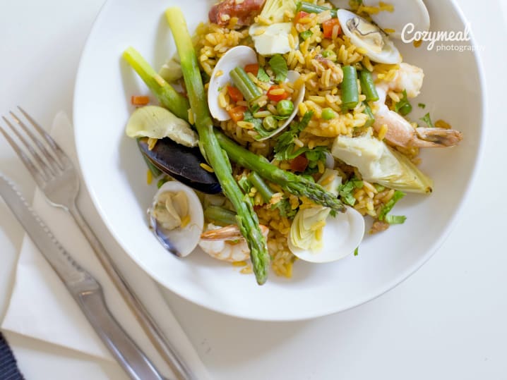 vegetable and meat paella