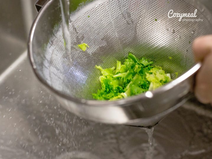 washing frisГ©e salad
