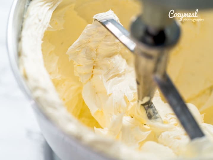 winter cake making cream cheese frosting