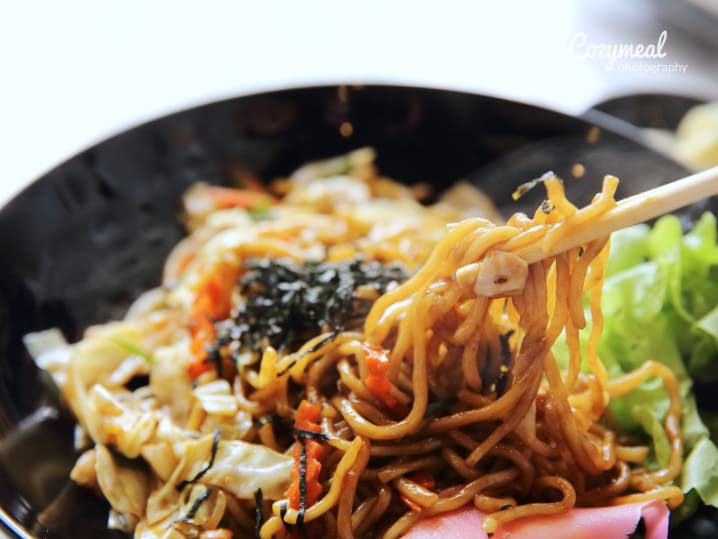 yakisoba noodles with pork belly