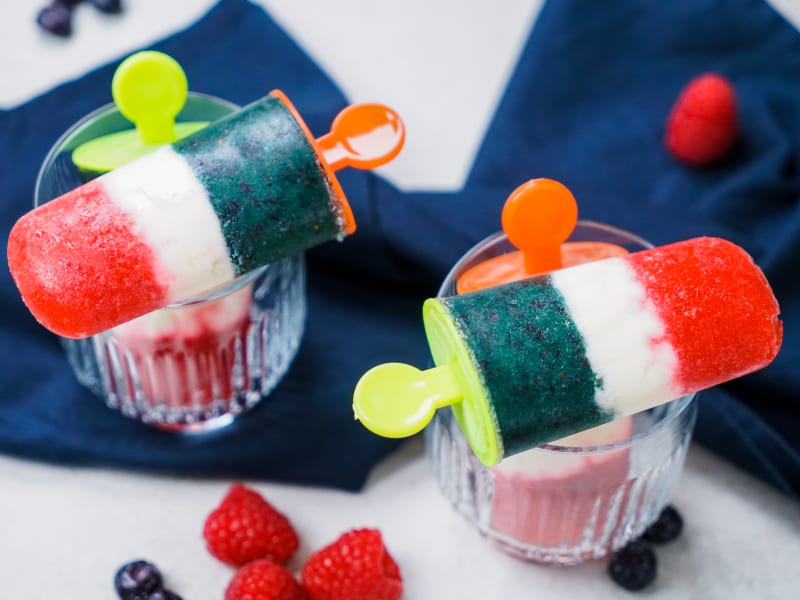 Red White and Blue Popsicles (Healthy Homemade Popsicles) Recipe - The  Cookie Rookie®