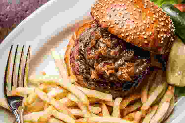 Best NYC Burgers | Best Burger Places in NYC for 2023 | Cozymeal
