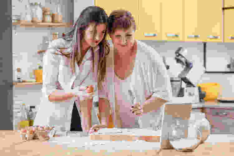 online cooking classes are perfect gifts for bakers