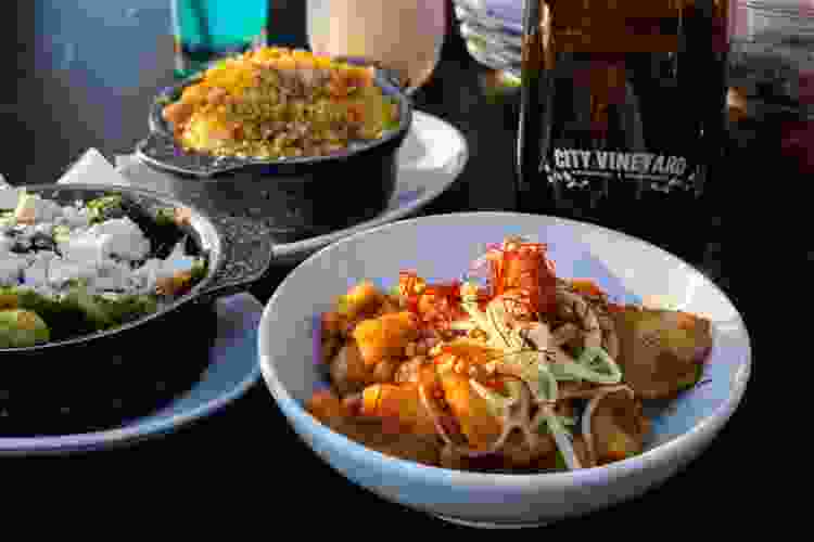 buffalo cauliflower and mac and cheese at city vineyard