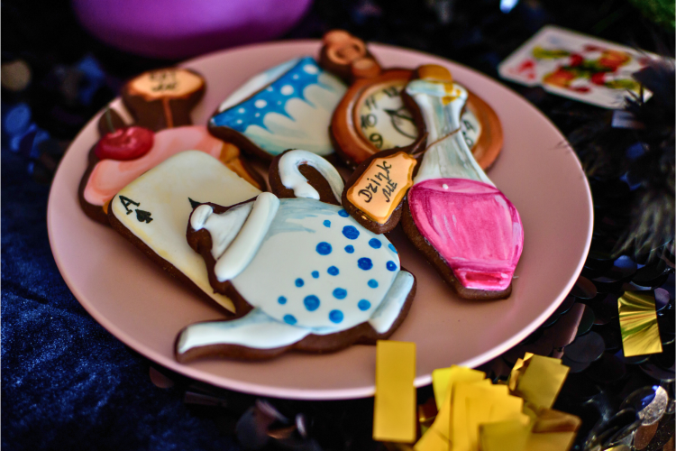 Alice in Wonderland themed biscuits
