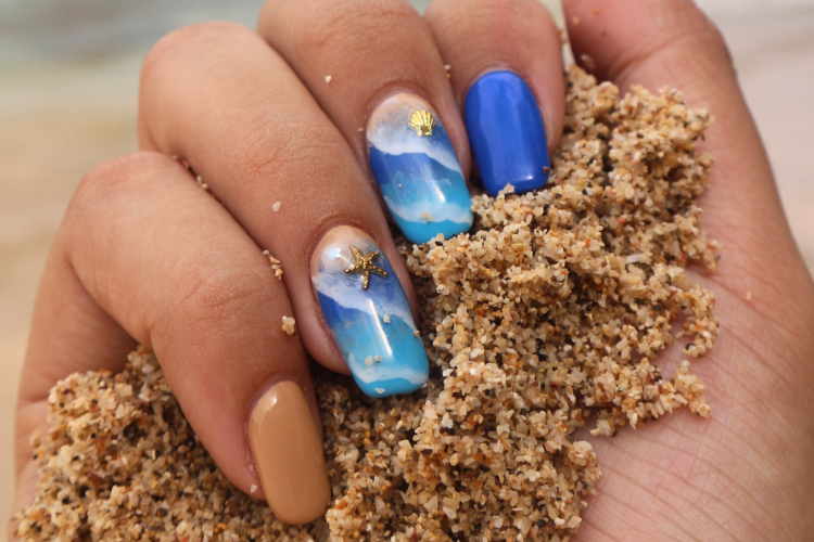 beach waves on manicure