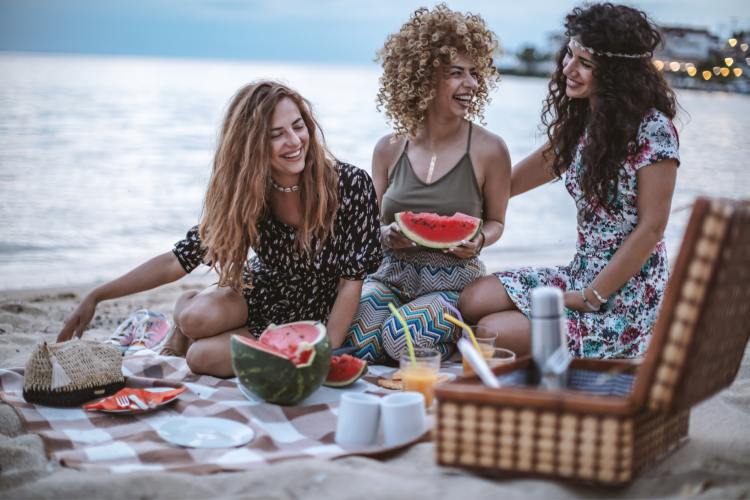 beach picnic date idea in jacksonville