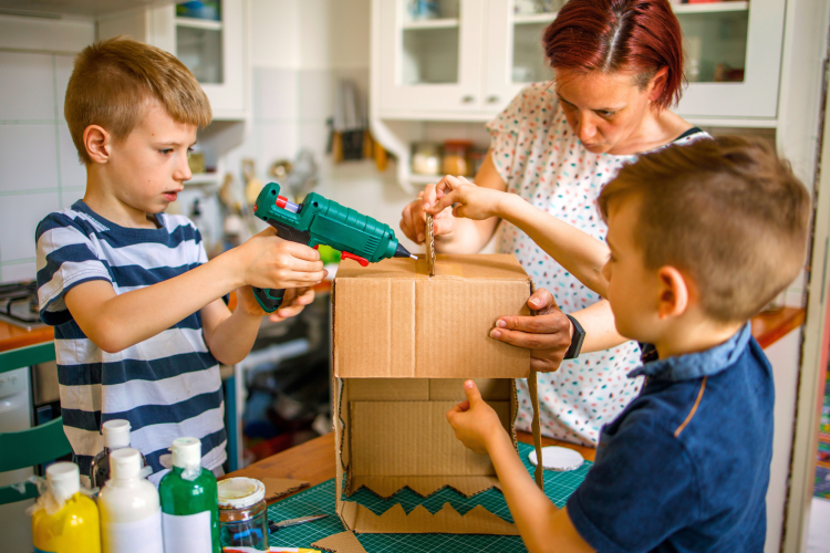 Kids and parents can work together to make this Valentine's box idea.