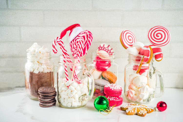 This Christmas party idea is to make sweet candy.