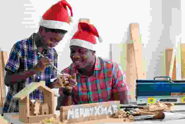 holiday craft workshop DIY Christmas decorations