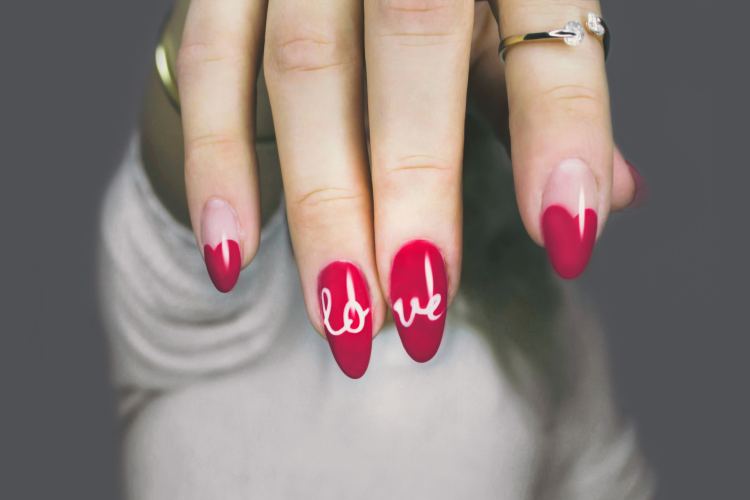 Cursive nail design