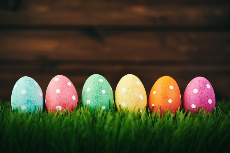 Polka dot Easter egg painting idea