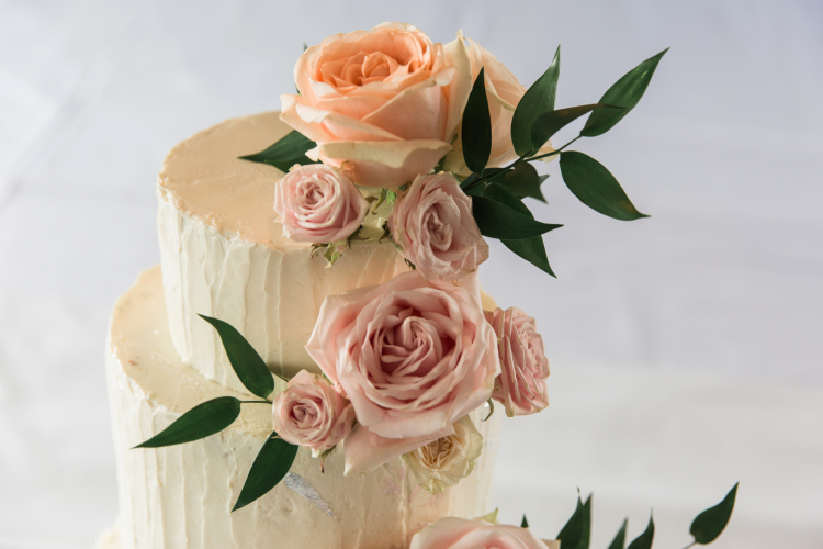 Floral wall wedding cake ideas