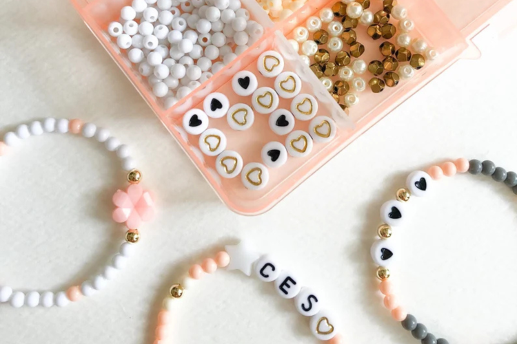 Friendship bracelet kit