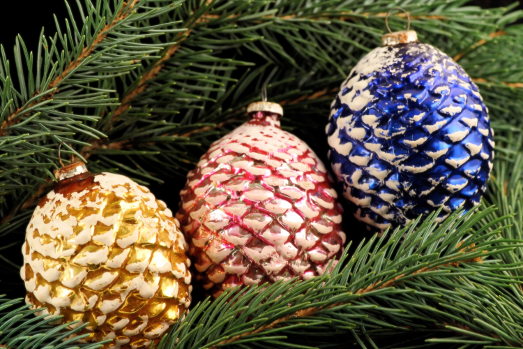 Gilded Pinecone DIY Christmas Ornaments