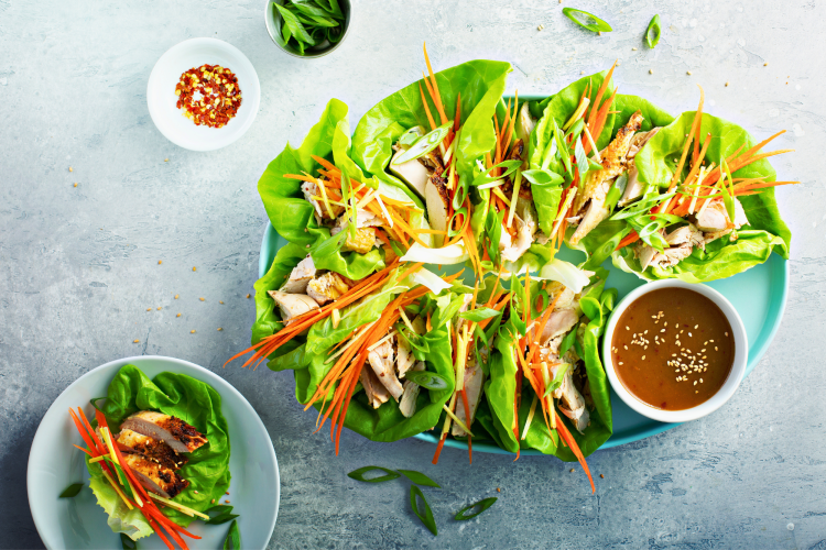 lettuce Thai chicken wraps with peanut sauce
