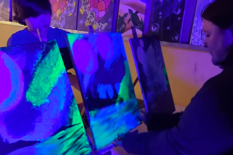glowing canvas cute painting idea