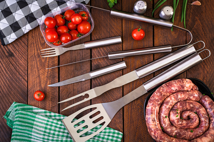 Get a Gourmet BBQ Set as a teacher retirement gift.