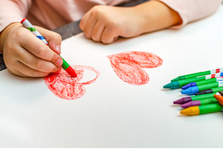 Kid drawing hearts