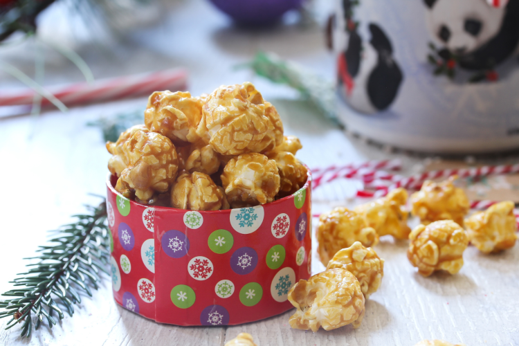 caramel popcorn in Christmas gift bucket