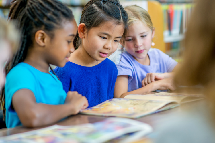 kids reading at library
