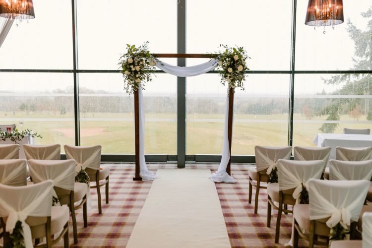 A minimalist wedding location for this wedding theme.